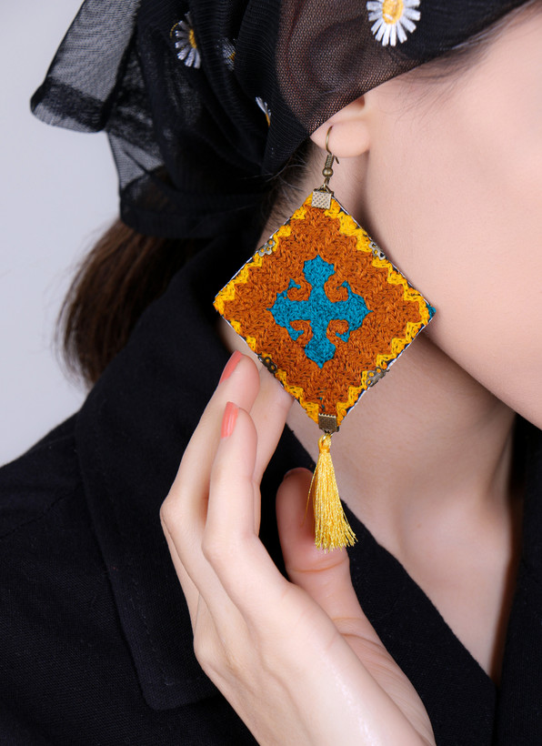گوشواره سوزندوزی